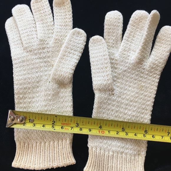 Vintage creamy ivory hand made gloves. Small - Picture 4 of 7
